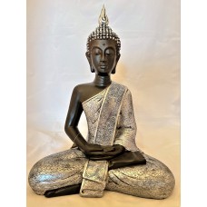 Zittende Thai Boeddha zwart/zilver 40 cm.